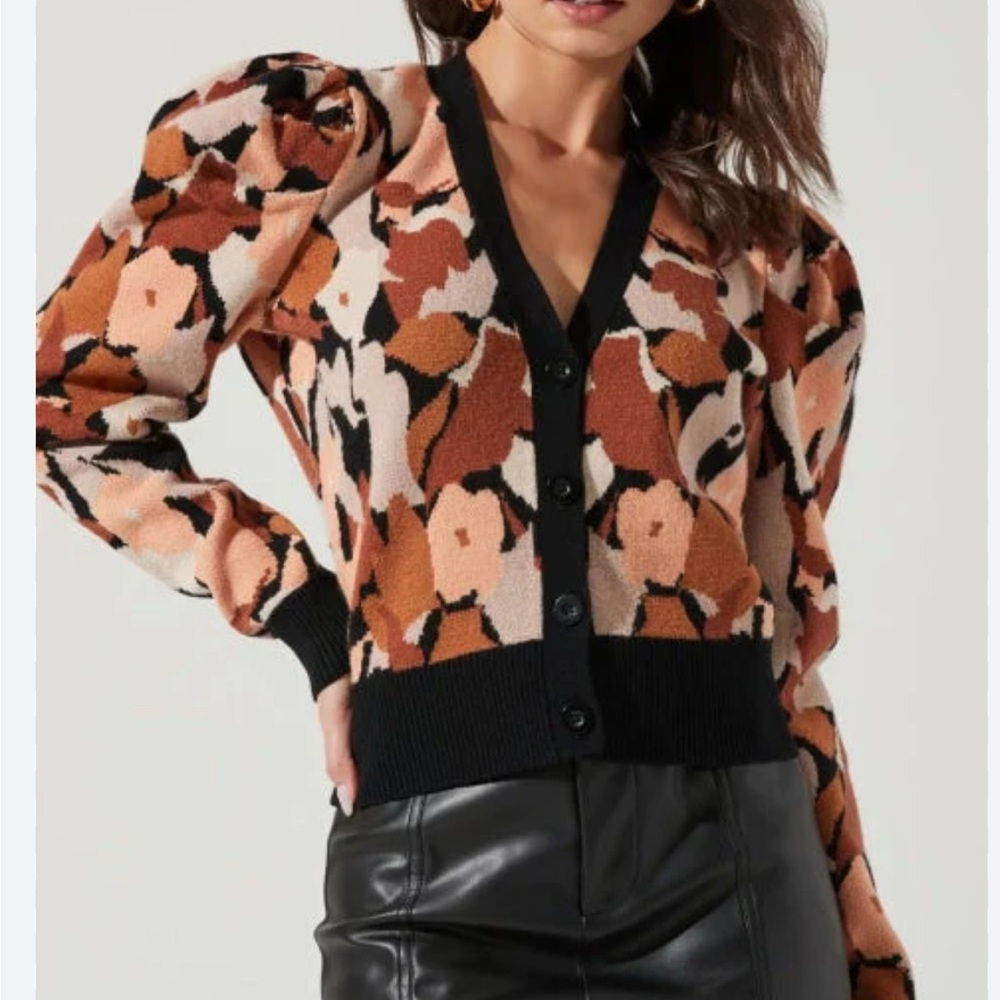 Astr the Label Romilly Jacquard Crop Cardigan